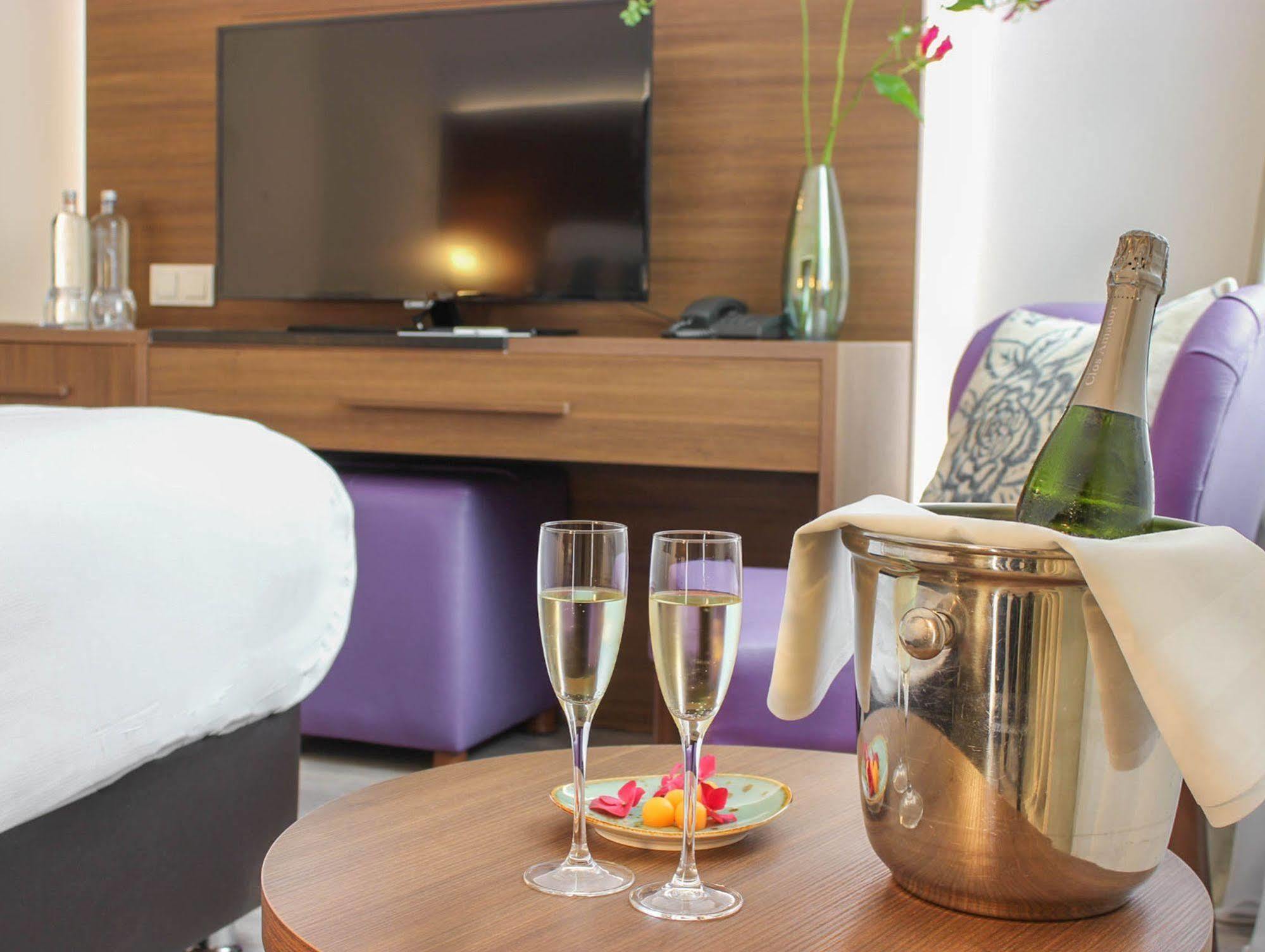 אוסטרהוט A-Hotel Oosterhout מראה חיצוני תמונה